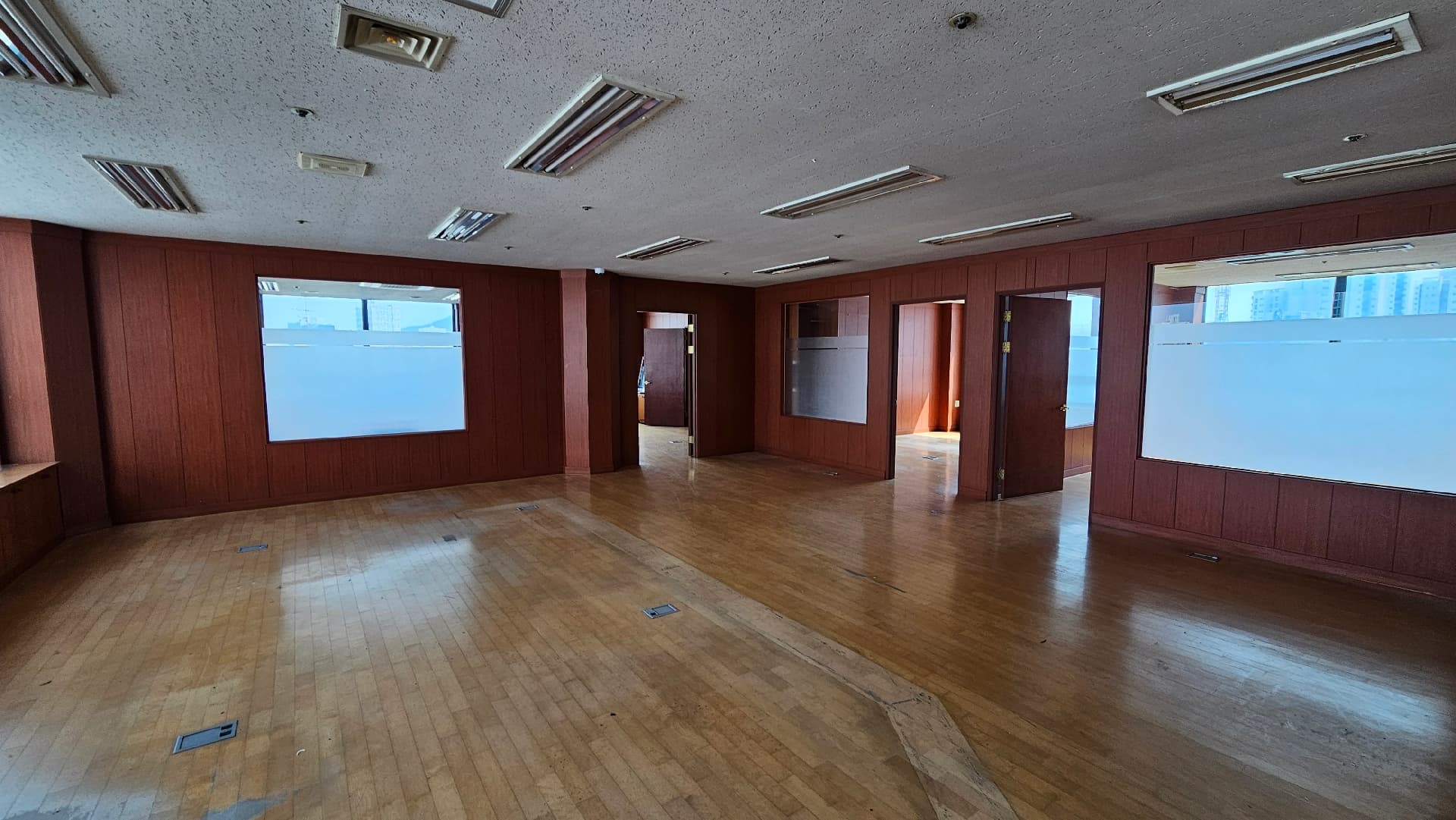 부산광역시 연제구 거제동 사무실 - 1