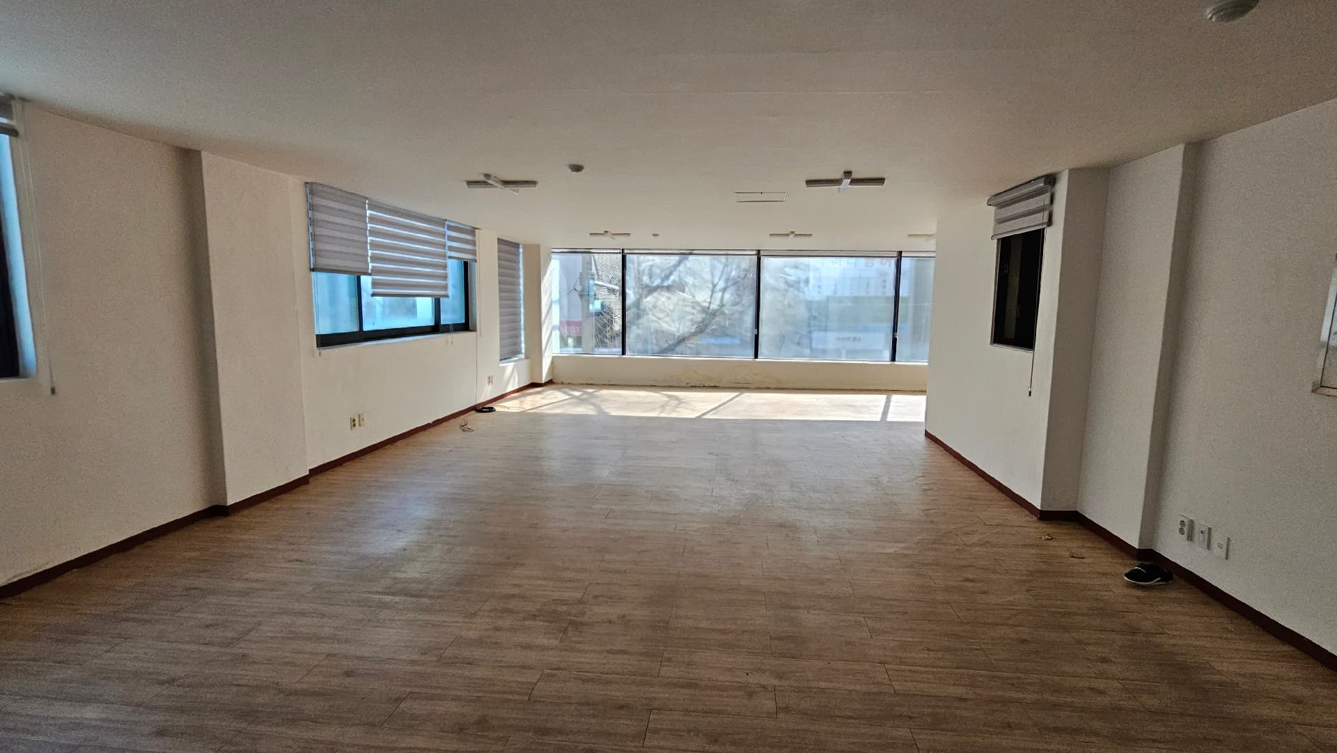 부산광역시 동래구 온천동 상가 - 1