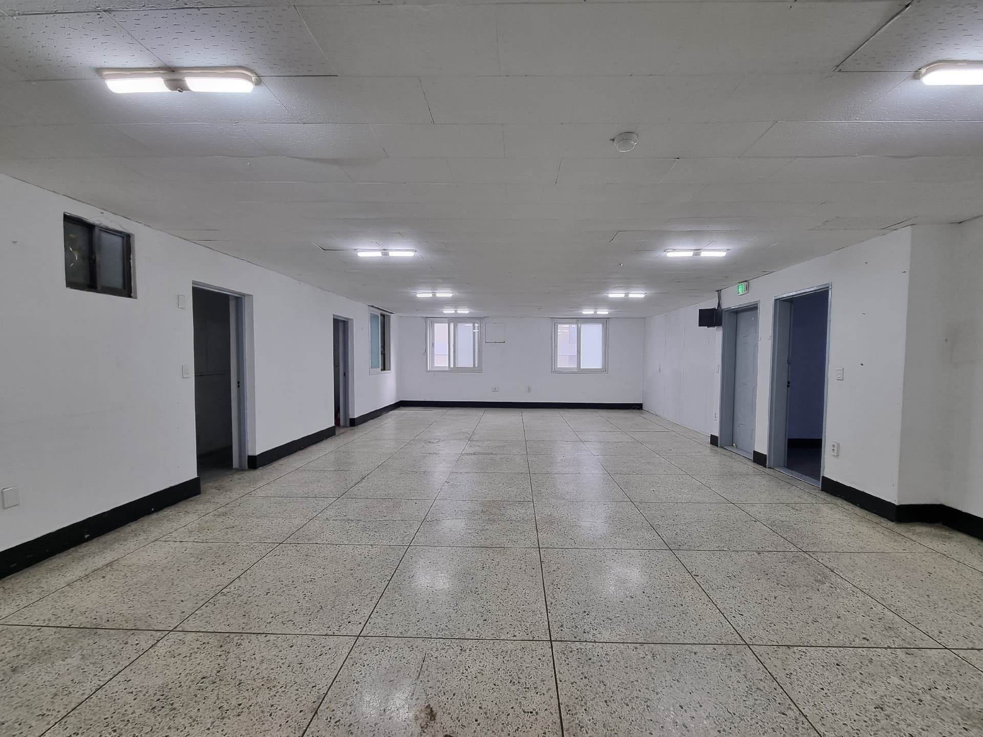 부산광역시 동구 초량동 사무실 - 1