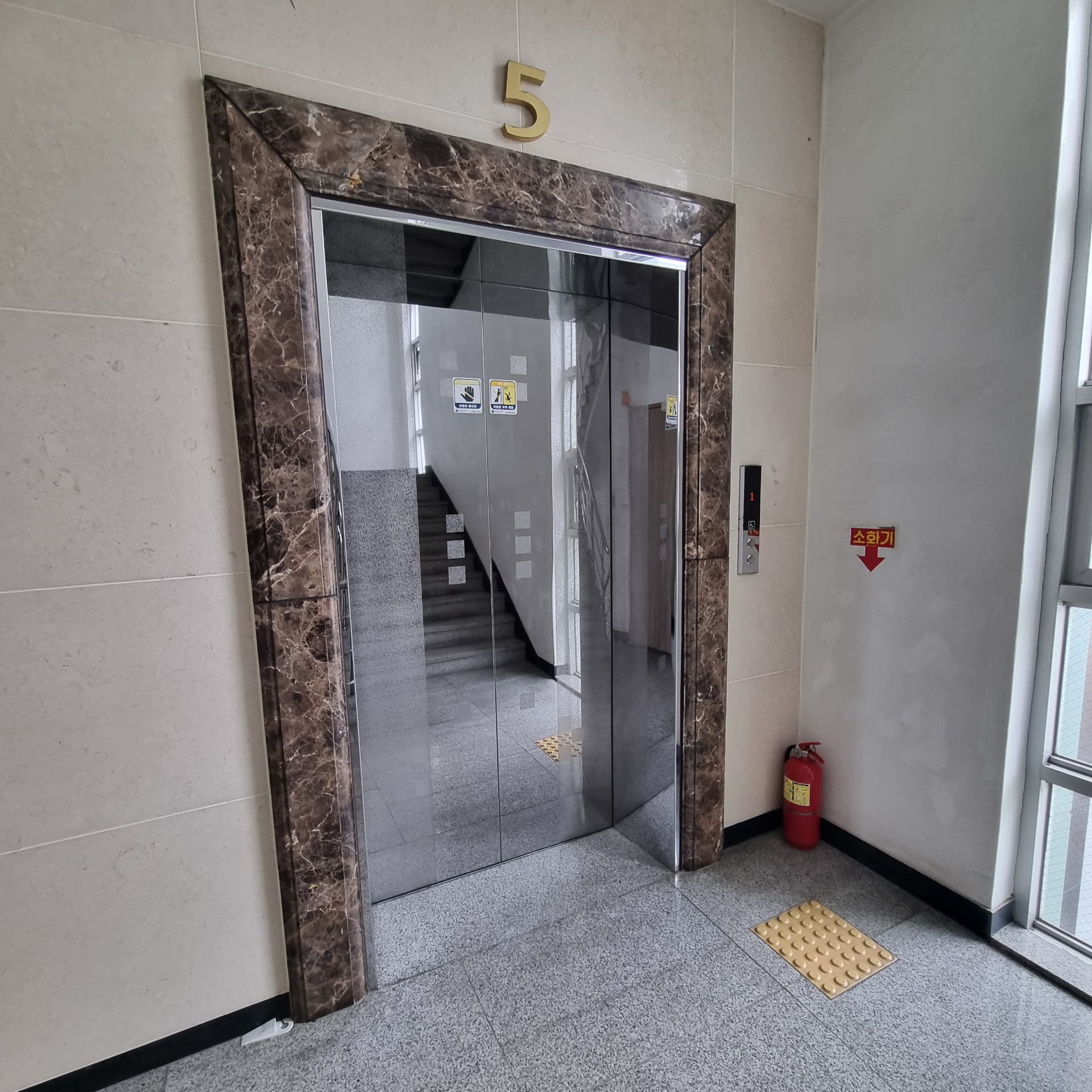 부산광역시 부산진구 부전동 사무실 - 1