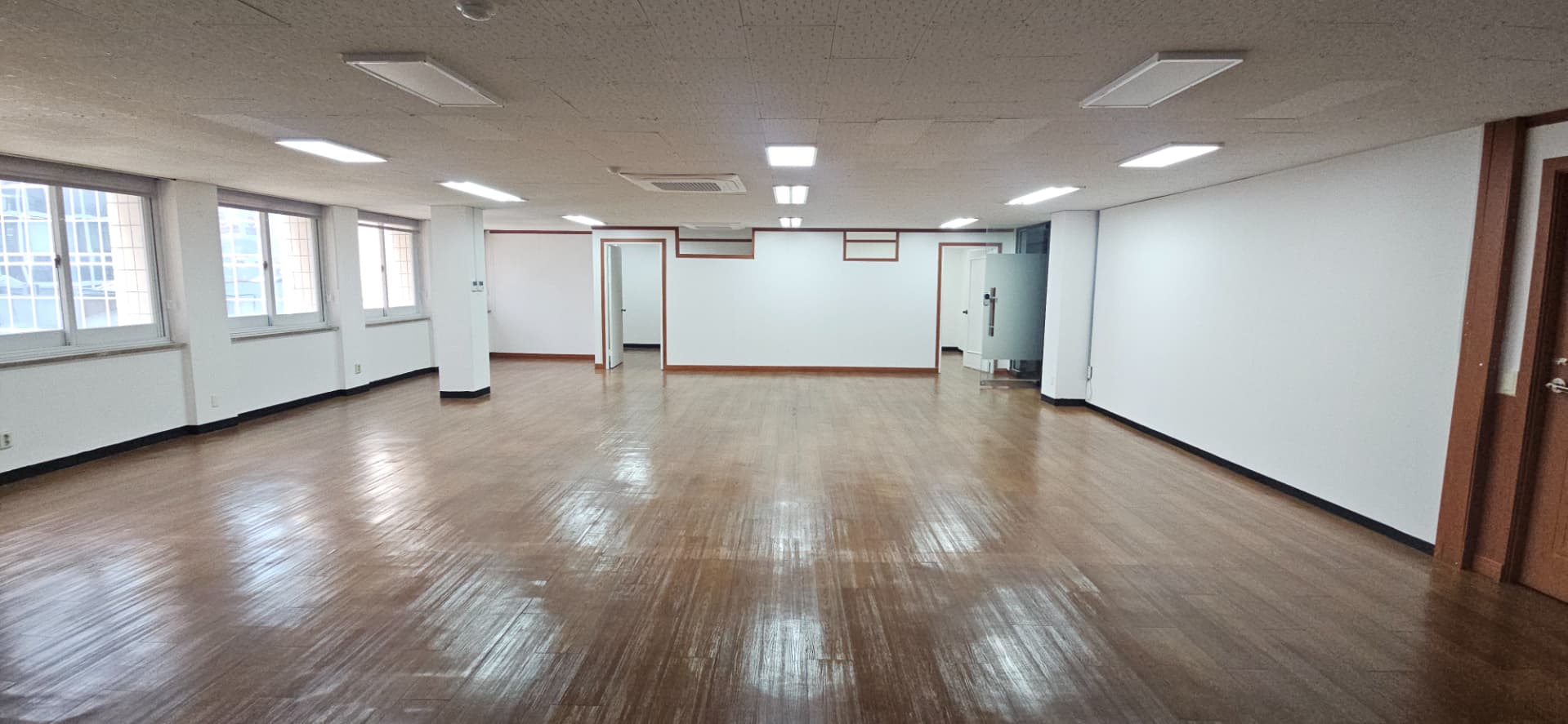 부산광역시 동구 초량동 사무실 - 1